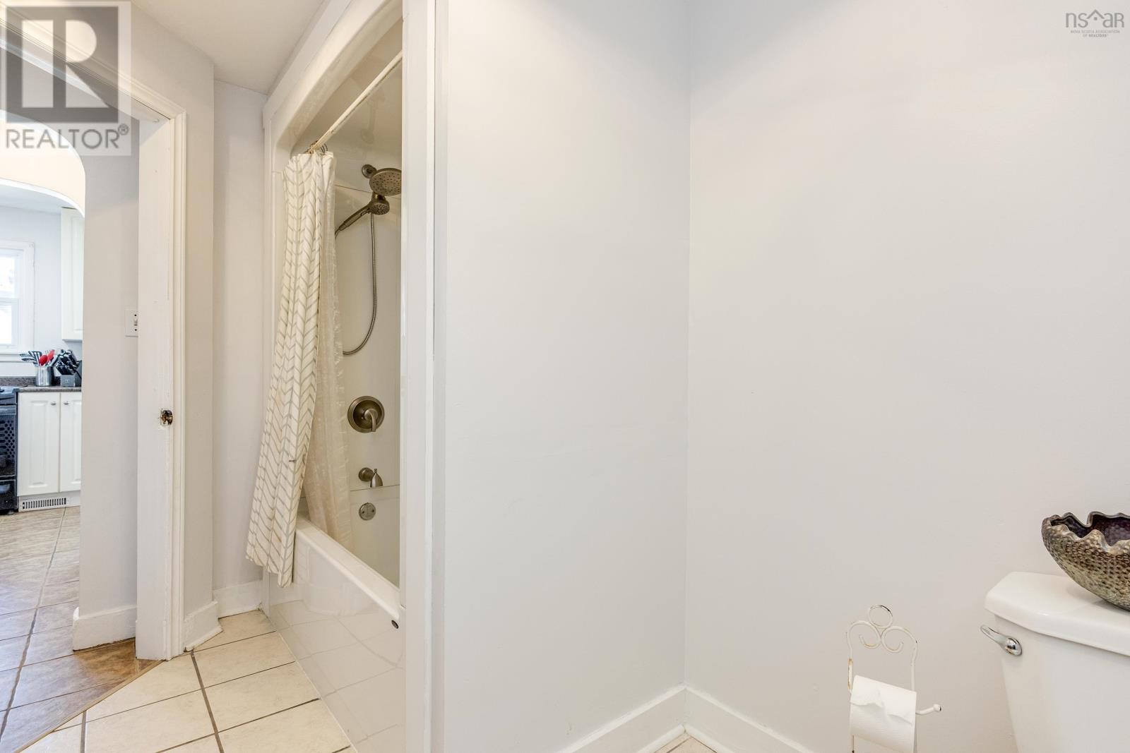 Property 32 of 50 of 12 Porters Avenue