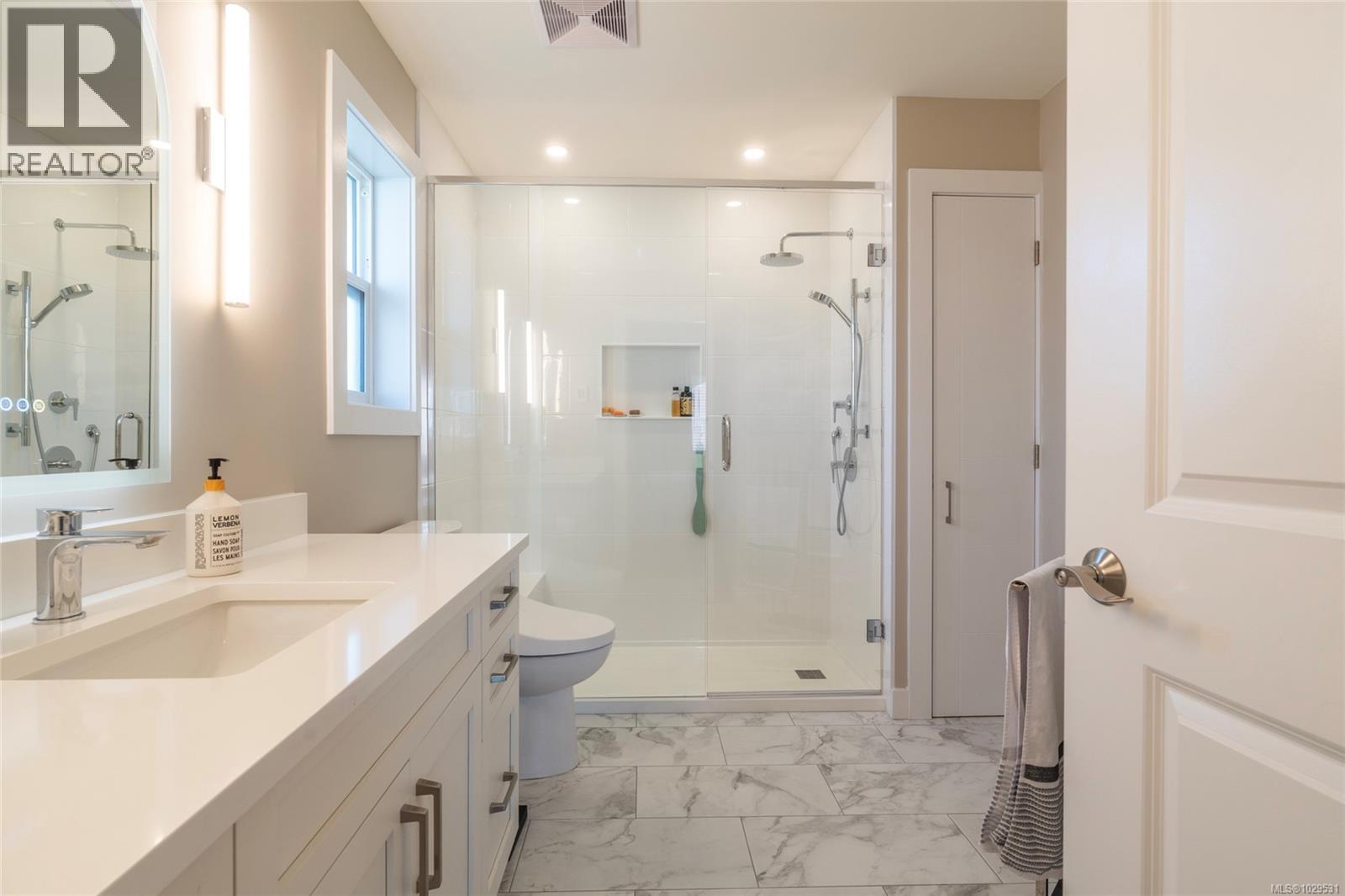 Single Family House for Sale in  Heatherdale Lane Saanich 