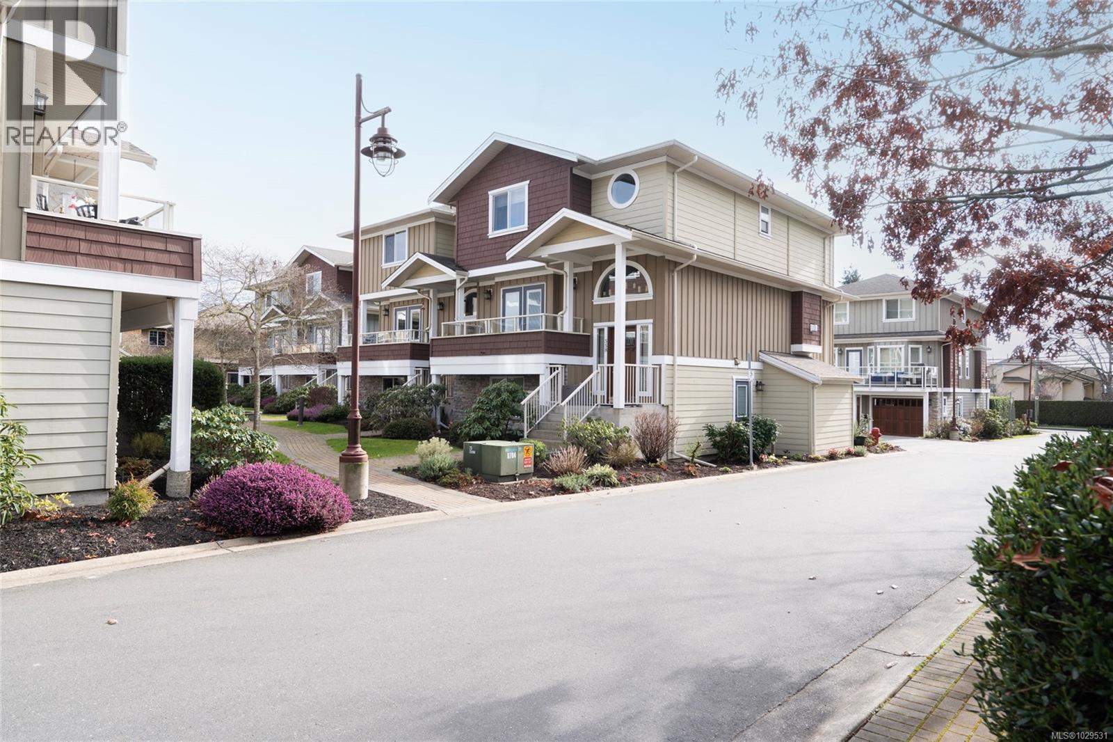 Single Family House for Sale in  Heatherdale Lane Saanich 