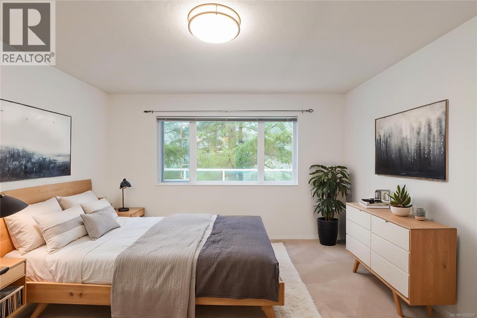 3 1030 Hulford Street, Saanich