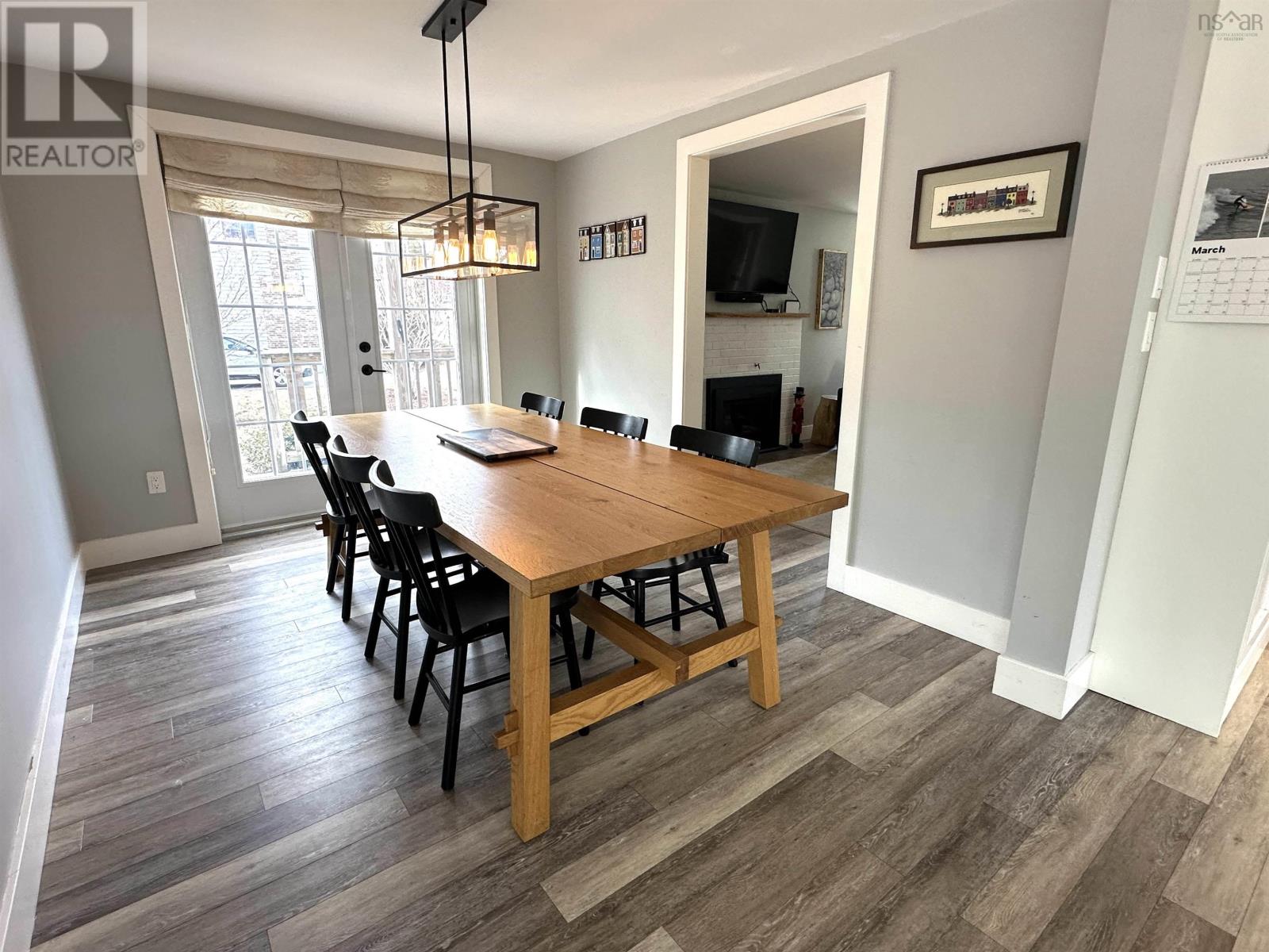 Property 18 of 32 of 55 WATERLOO Street