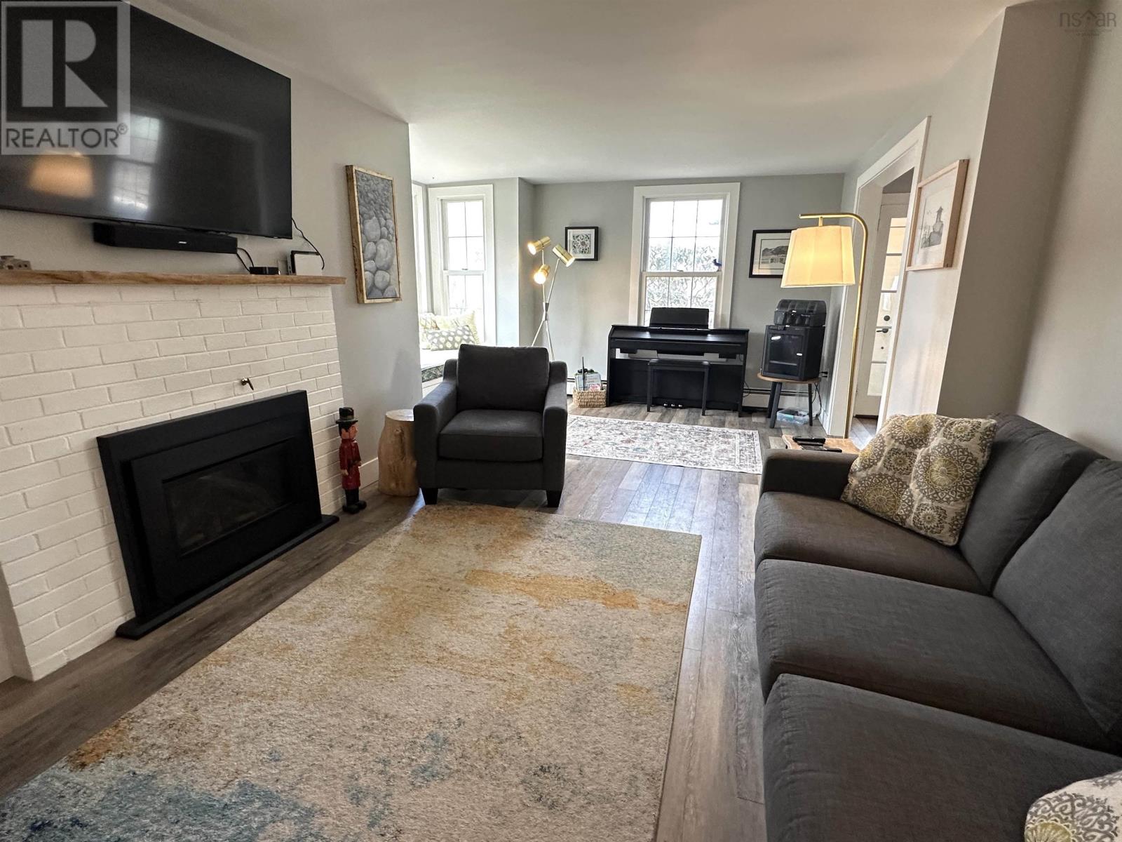 Property 32 of 32 of 55 WATERLOO Street