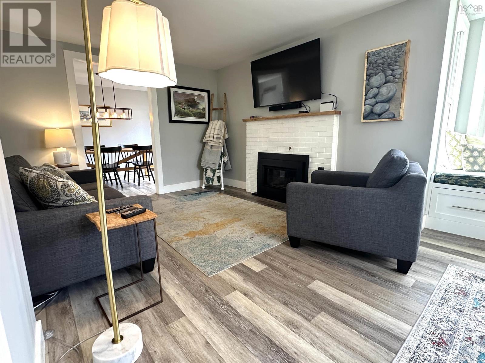 Property 31 of 32 of 55 WATERLOO Street