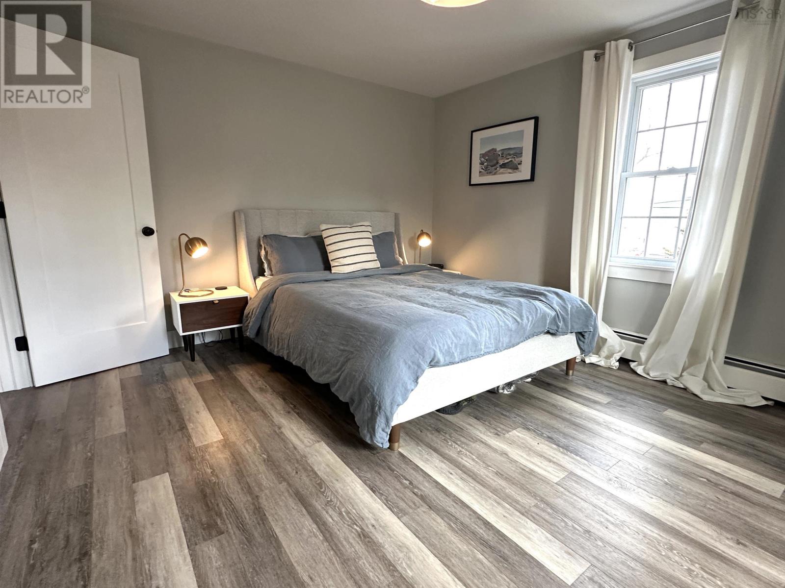 Property 27 of 32 of 55 WATERLOO Street