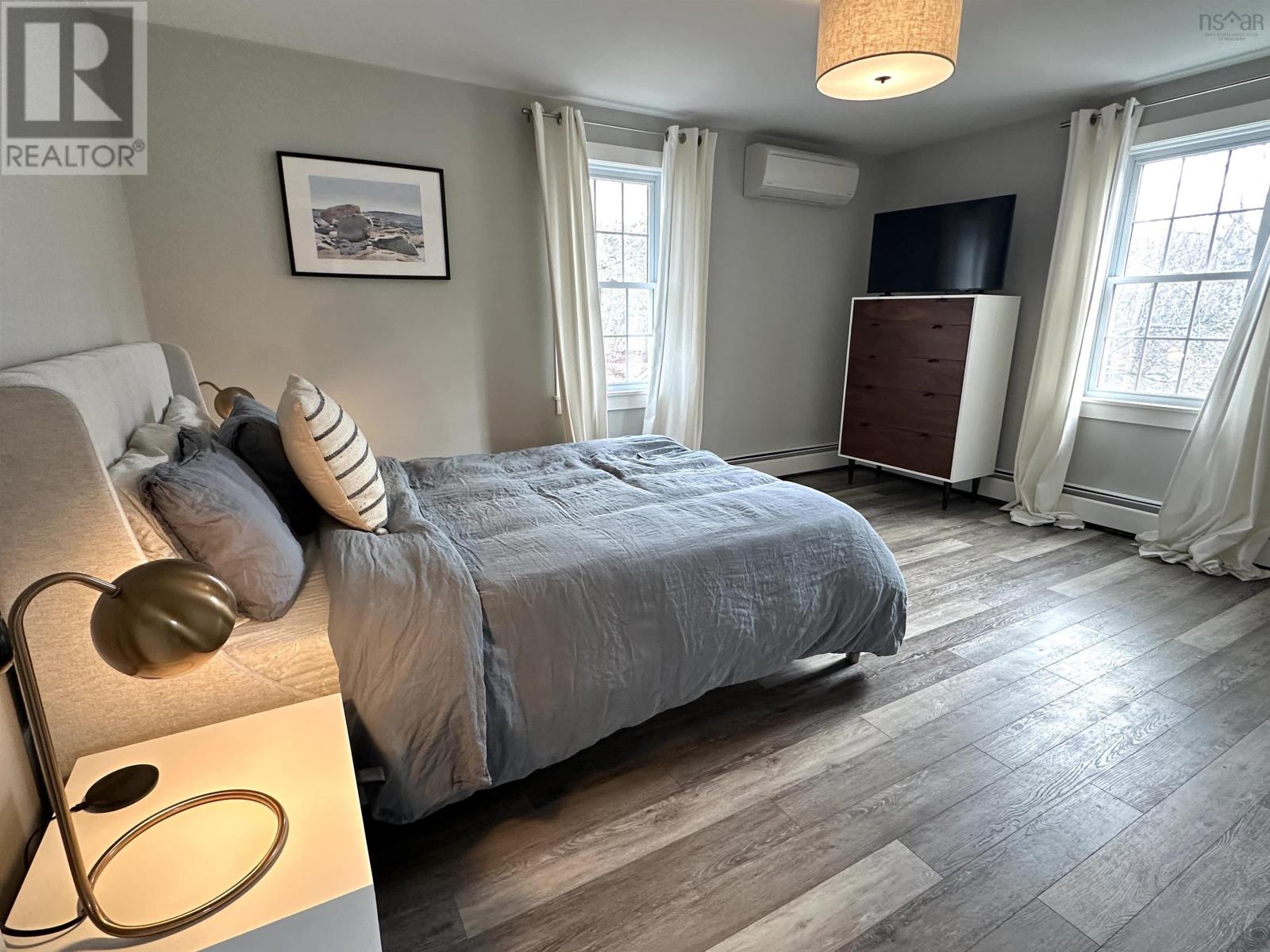 Property 28 of 32 of 55 WATERLOO Street