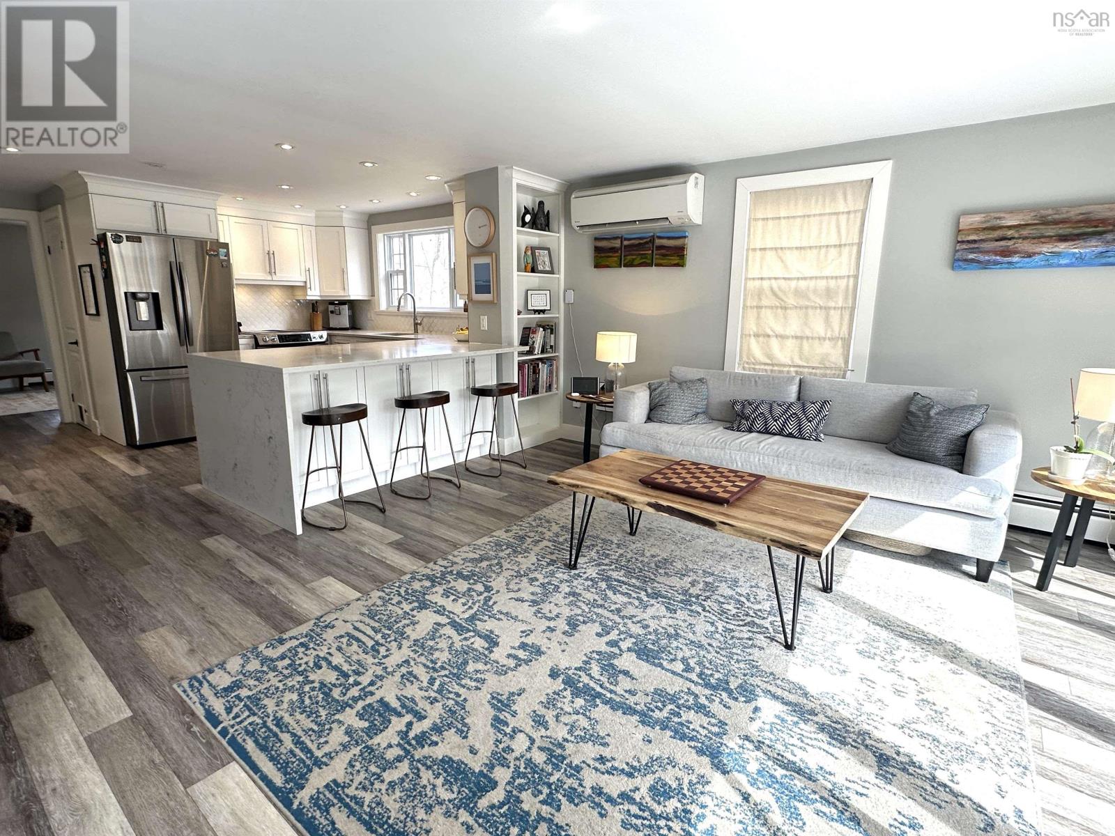 Property 22 of 32 of 55 WATERLOO Street