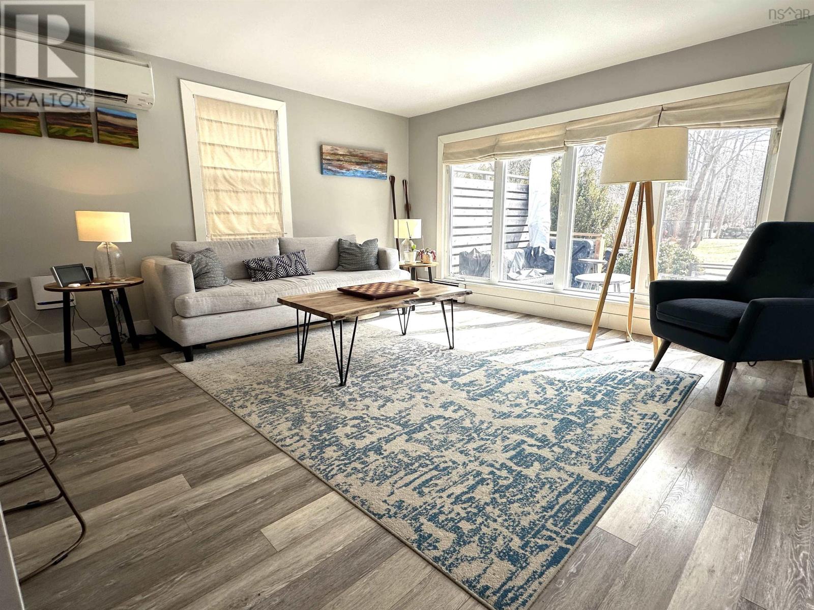 Property 24 of 32 of 55 WATERLOO Street