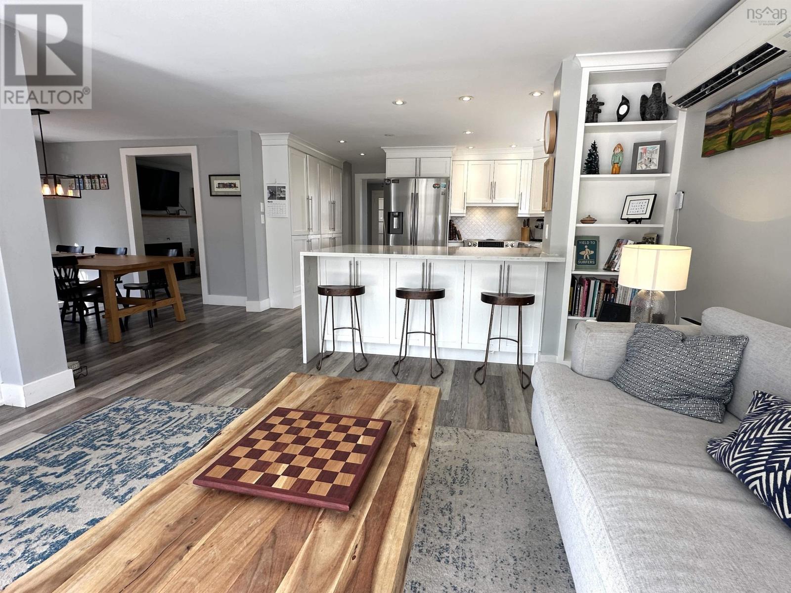 Property 20 of 32 of 55 WATERLOO Street