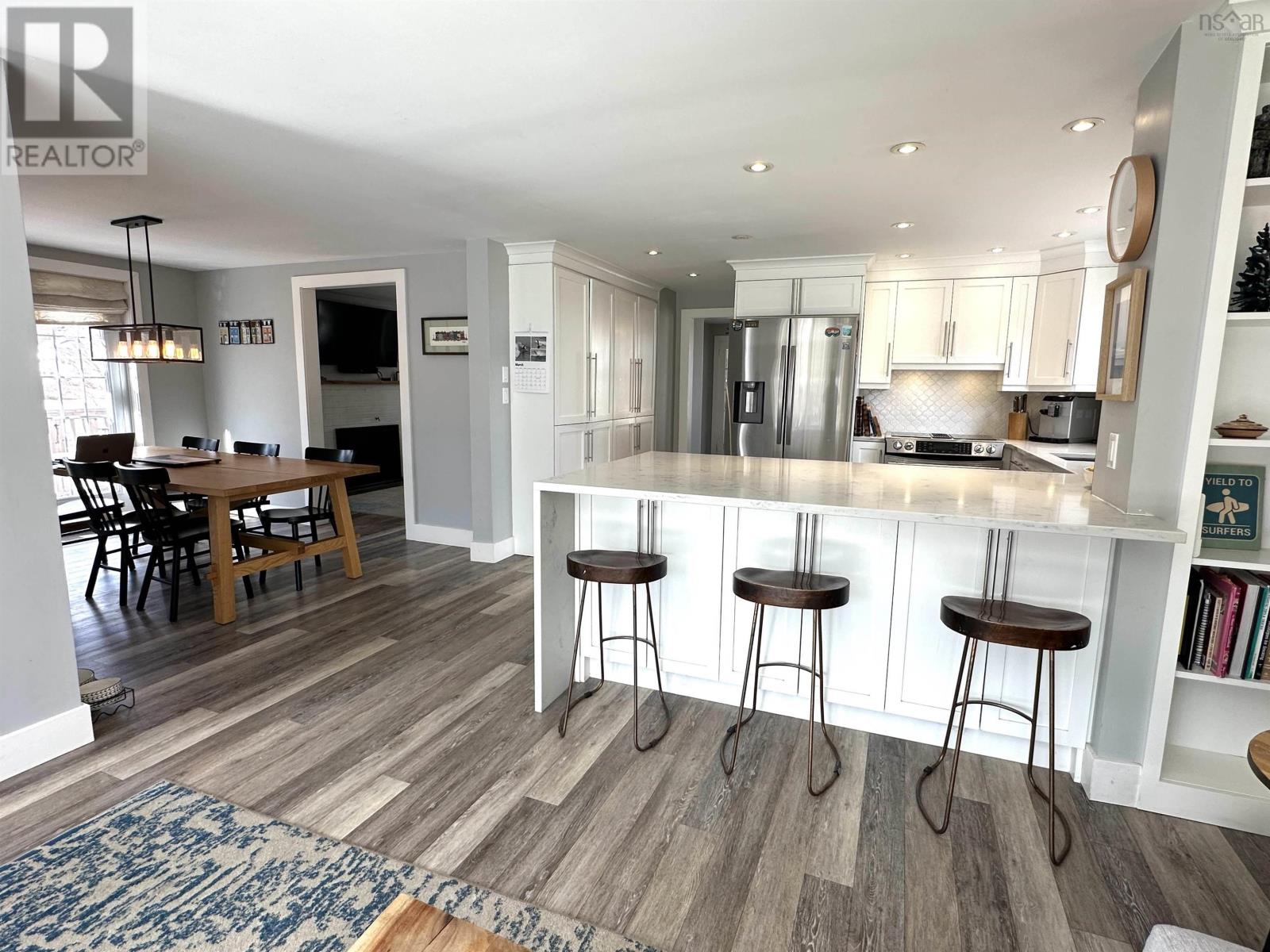 Property 26 of 32 of 55 WATERLOO Street