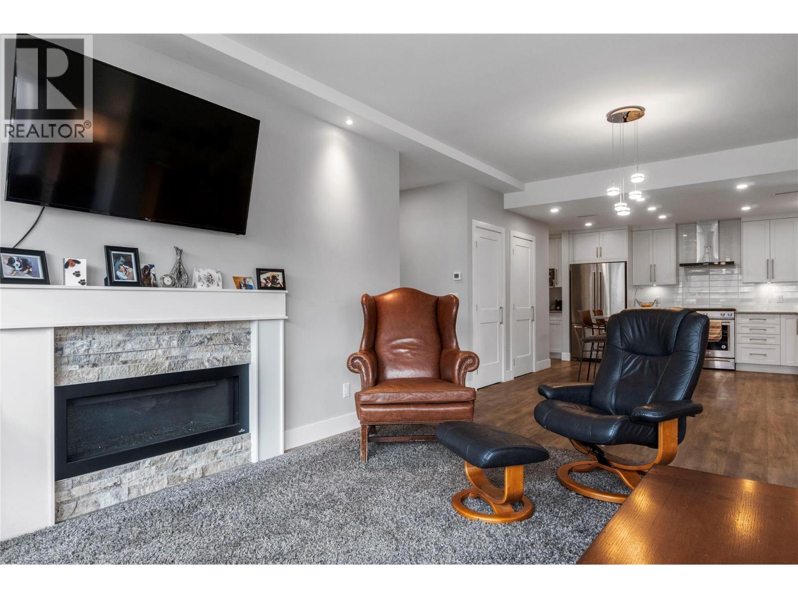 1 121 Harbourfront Drive Northeast, Salmon Arm