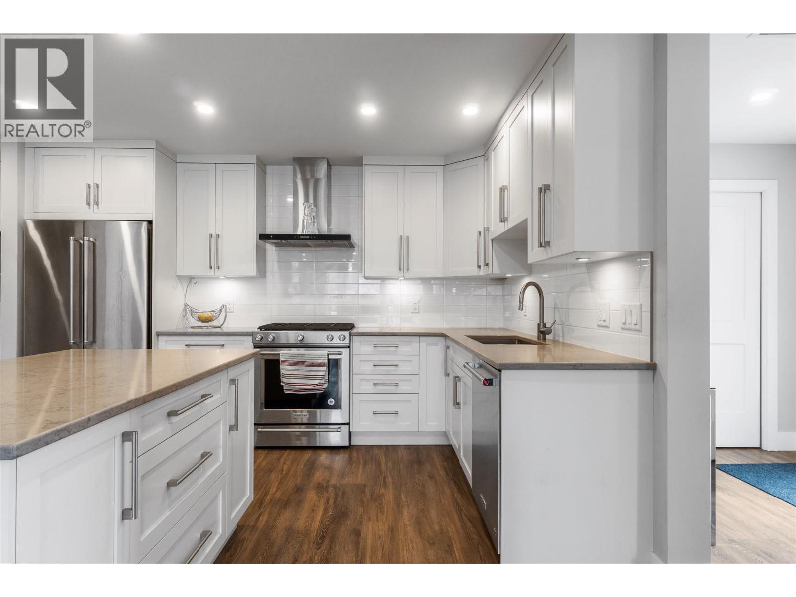 1 121 Harbourfront Drive Northeast, Salmon Arm