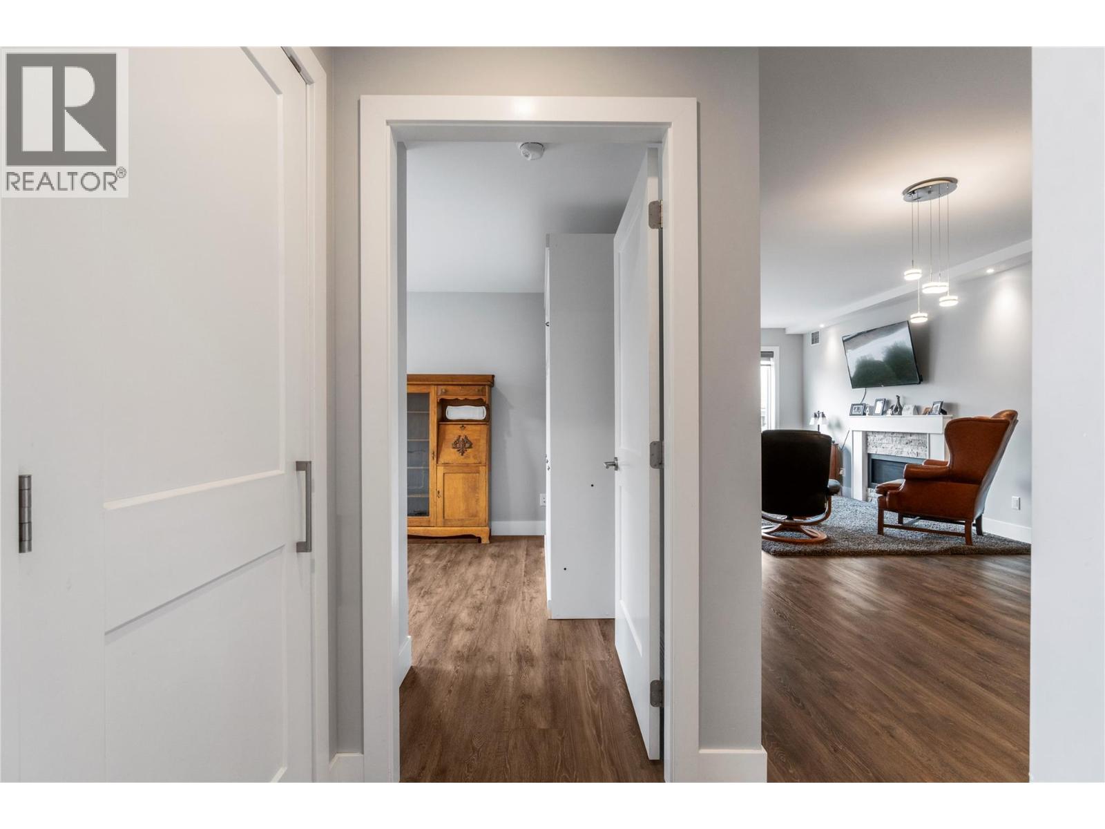 1 121 Harbourfront Drive Northeast, Salmon Arm