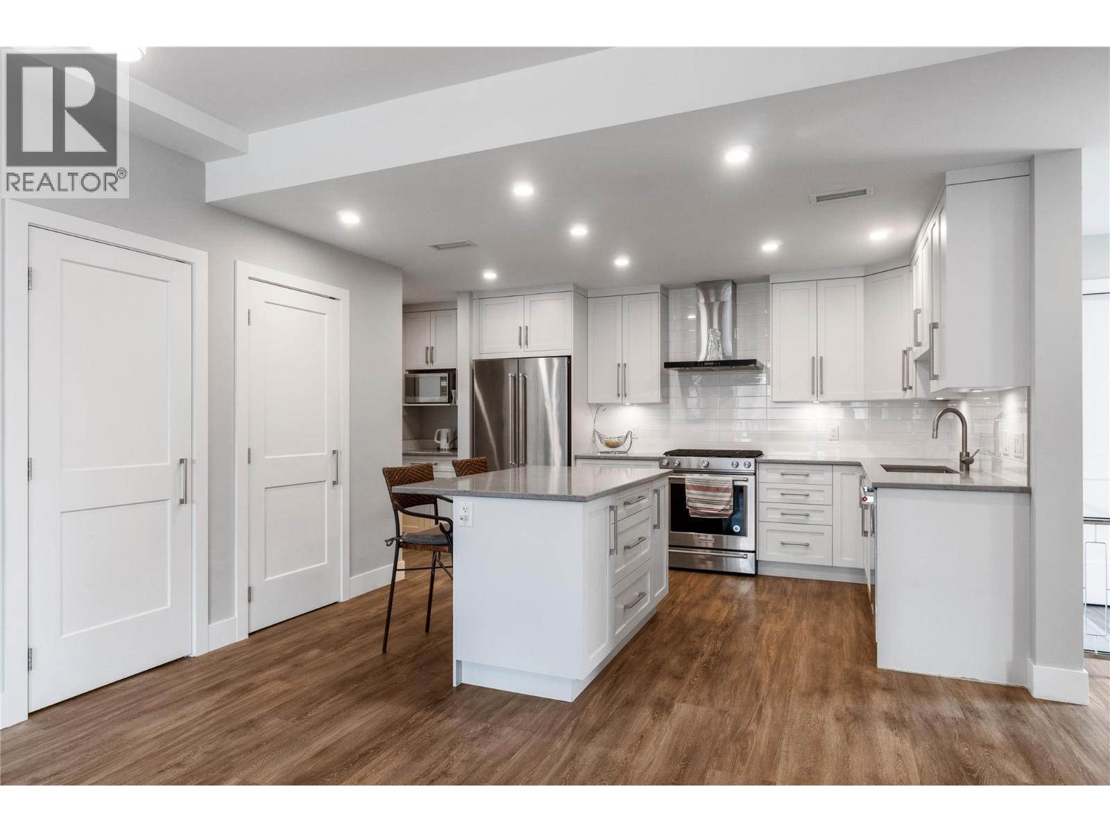 1 121 Harbourfront Drive Northeast, Salmon Arm