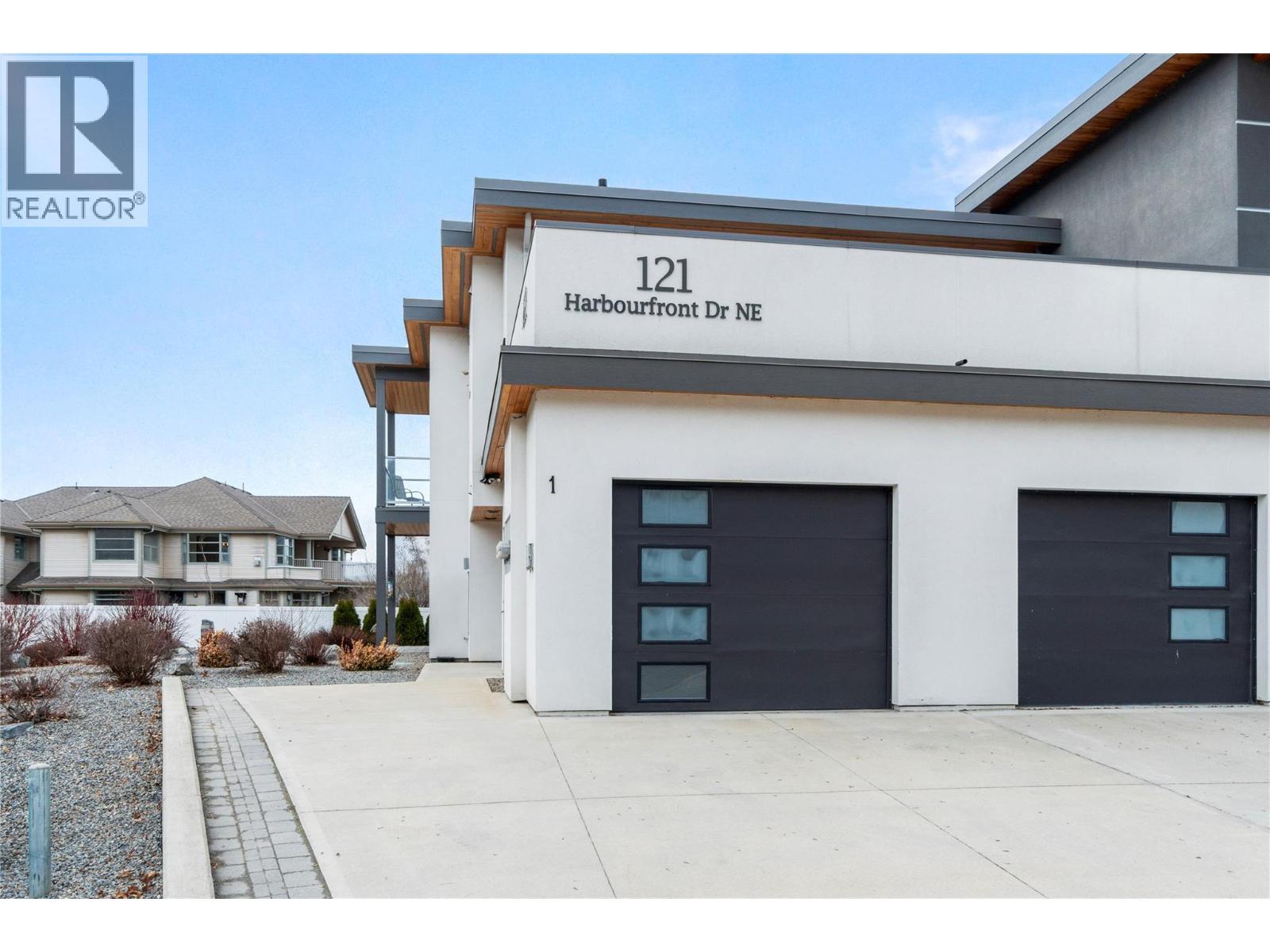 1 121 Harbourfront Drive Northeast, Salmon Arm