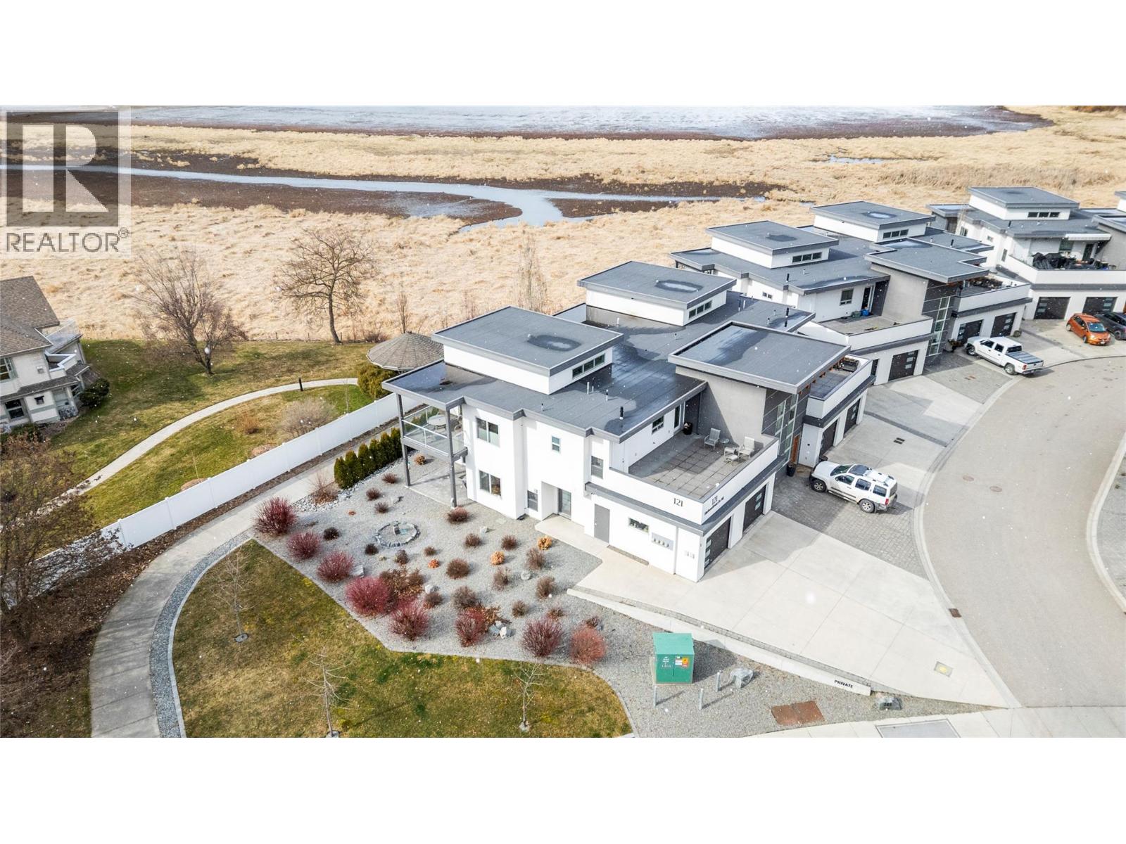 1 121 Harbourfront Drive Northeast, Salmon Arm