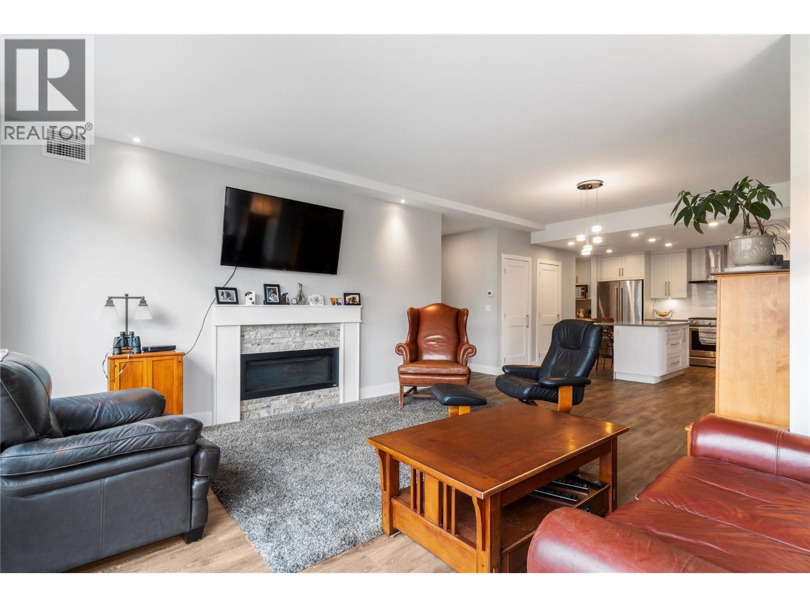 1 121 Harbourfront Drive Northeast, Salmon Arm