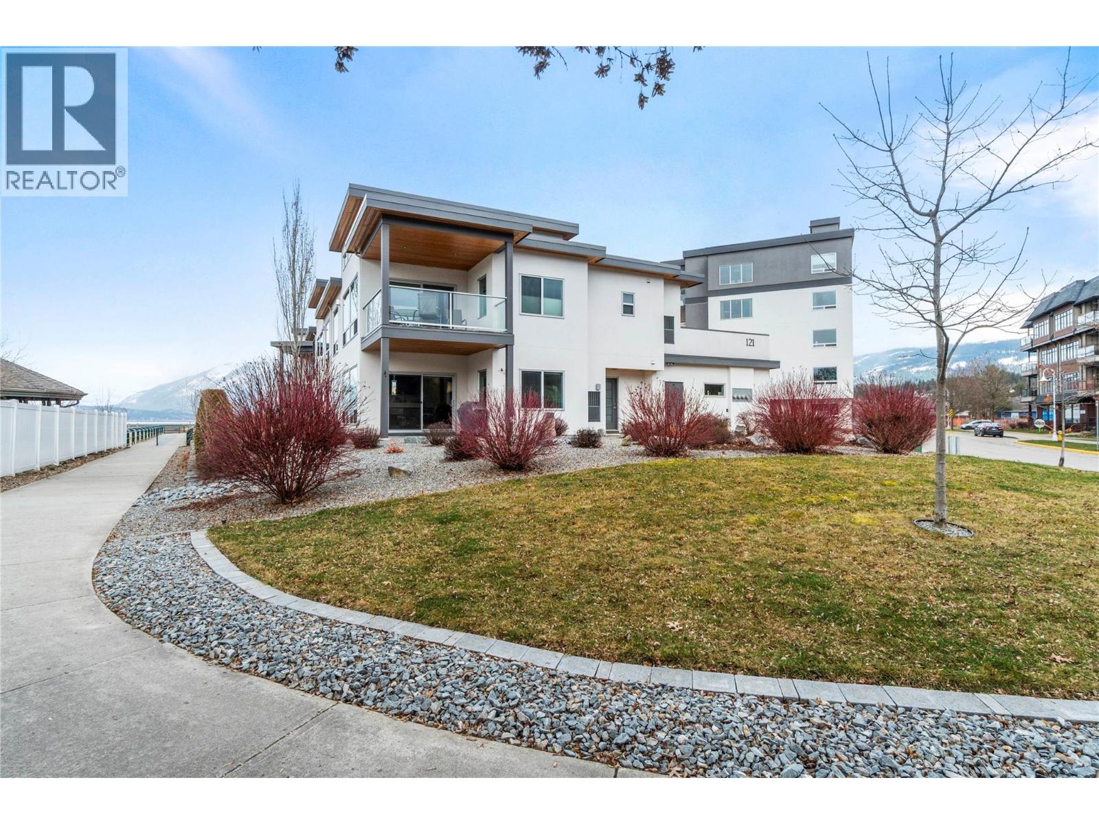 1 121 Harbourfront Drive Northeast, Salmon Arm