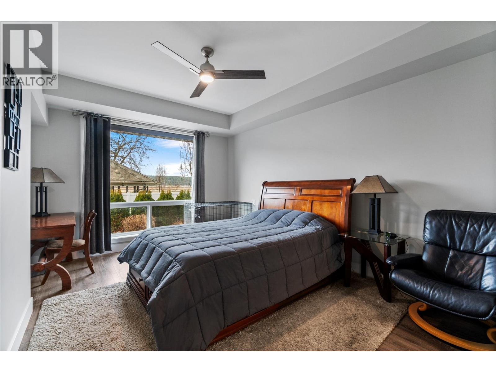 1 121 Harbourfront Drive Northeast, Salmon Arm