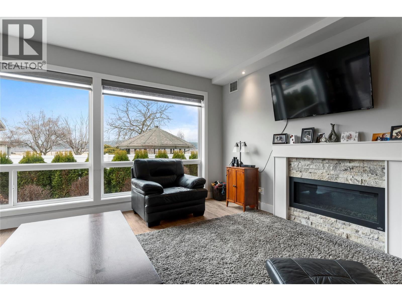 1 121 Harbourfront Drive Northeast, Salmon Arm