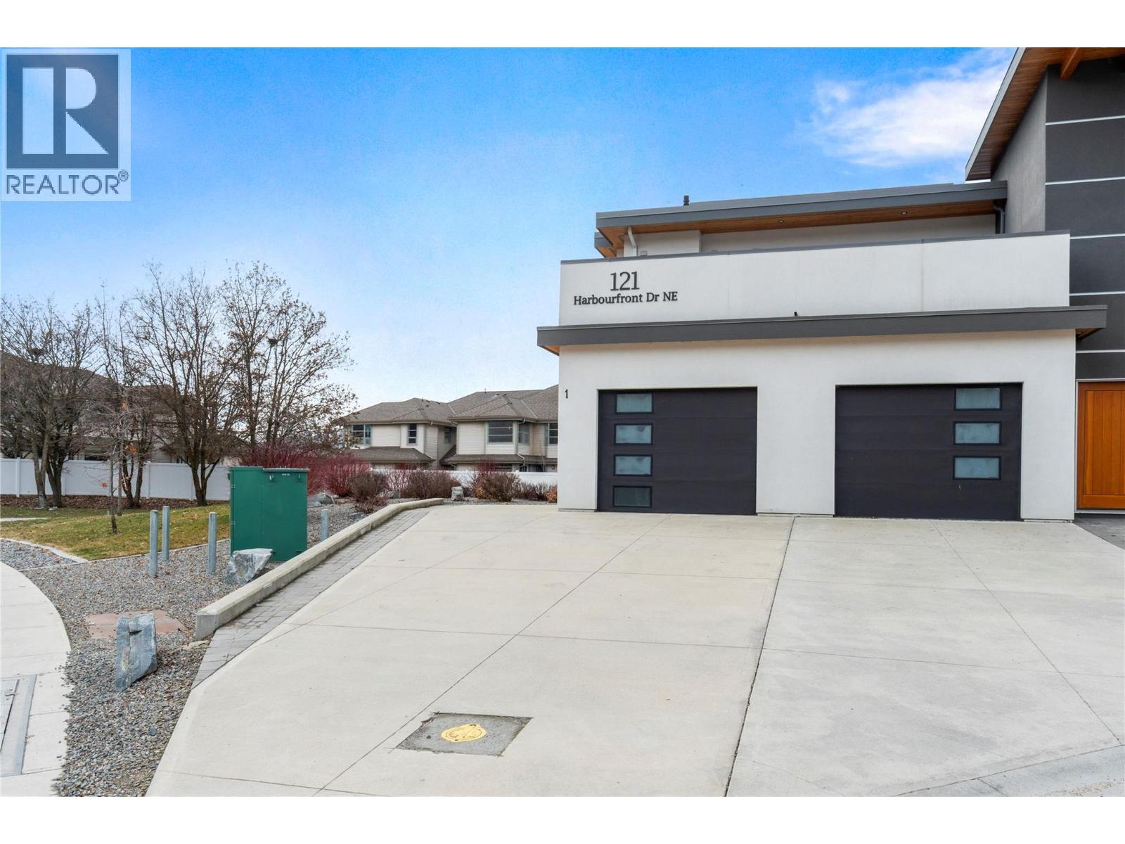 1 121 Harbourfront Drive Northeast, Salmon Arm