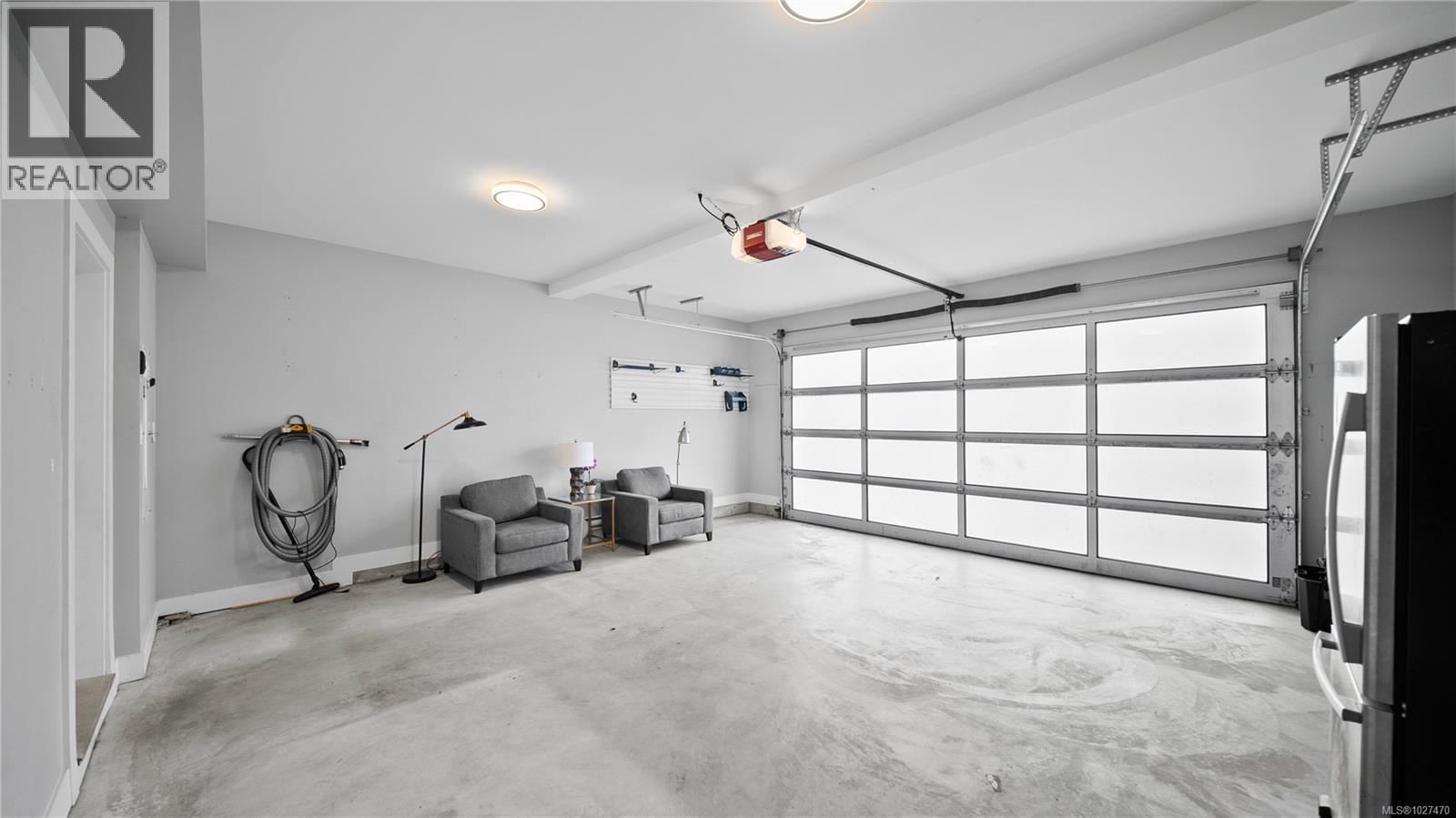 1051 Golden Spire Cres - 5