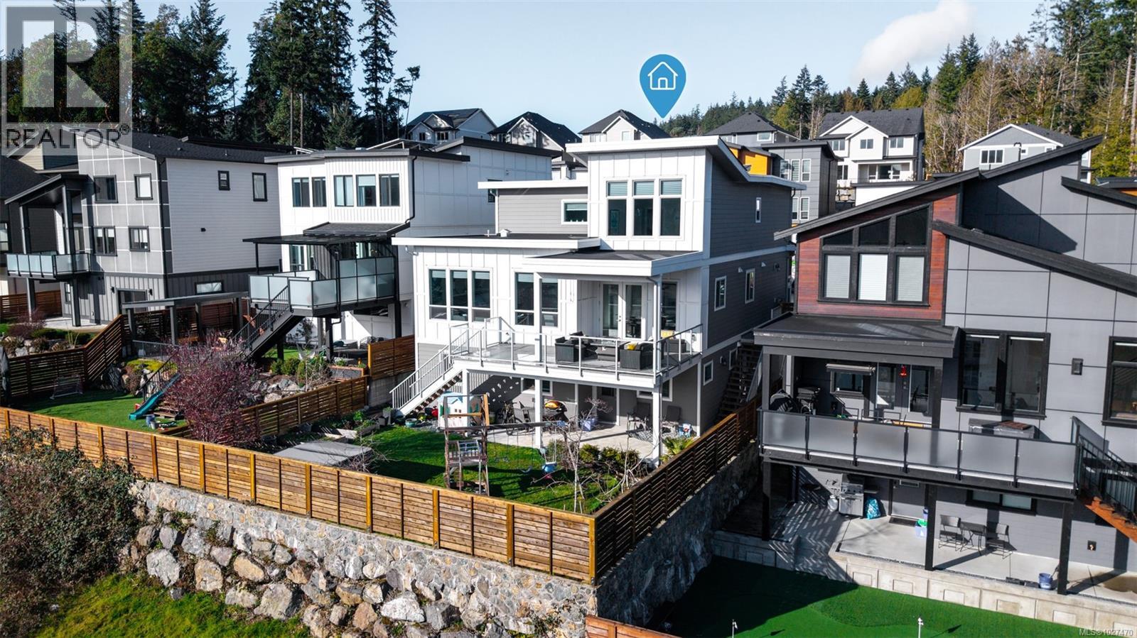 1051 Golden Spire Cres - 2