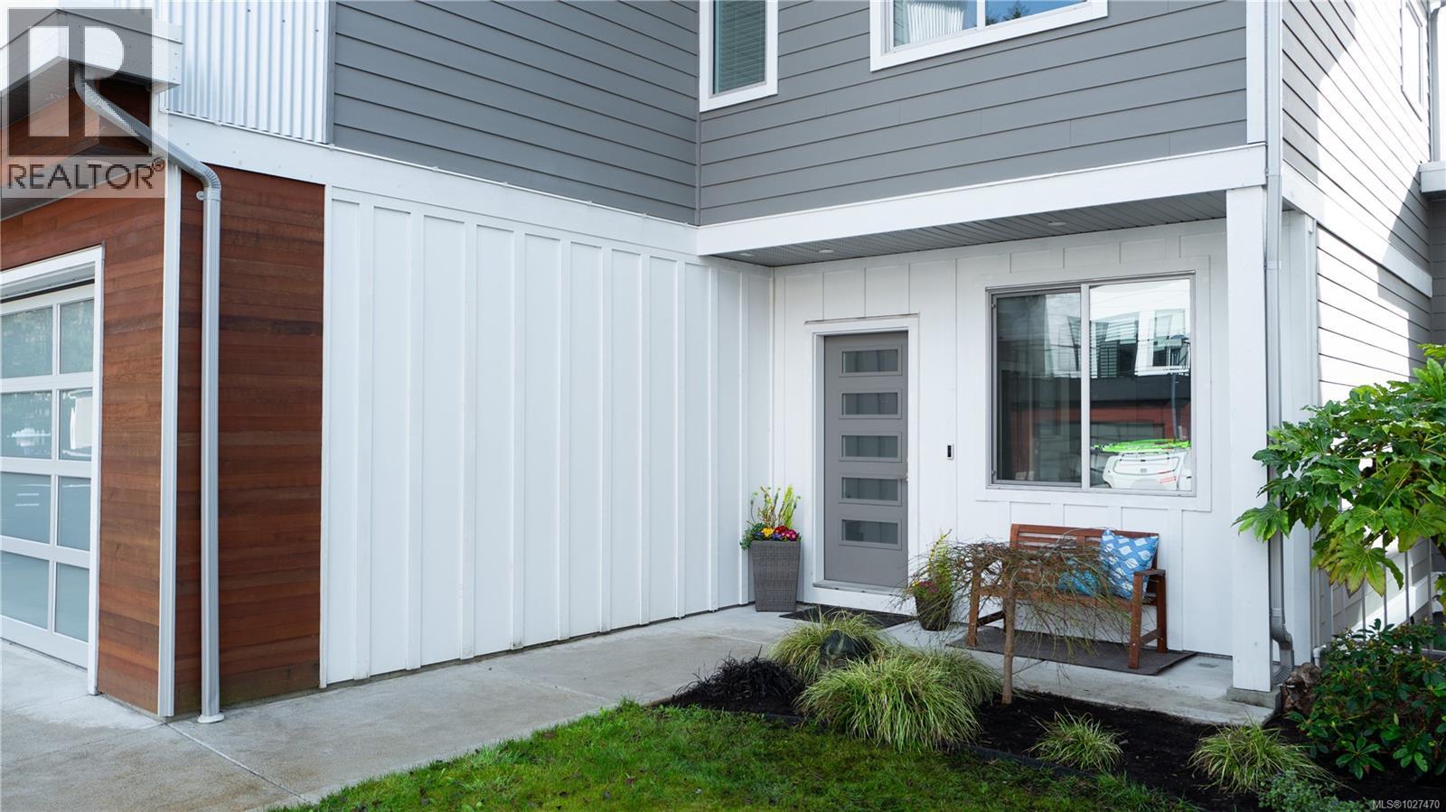  1051 Golden Spire Crescent, Langford