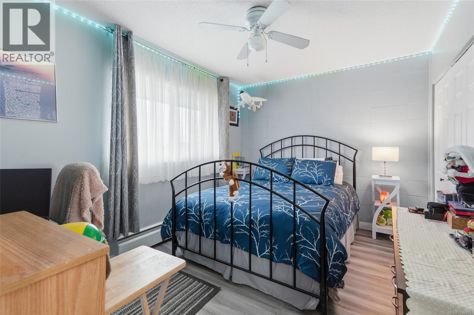 #5 4110 KENDALL AVE - 18