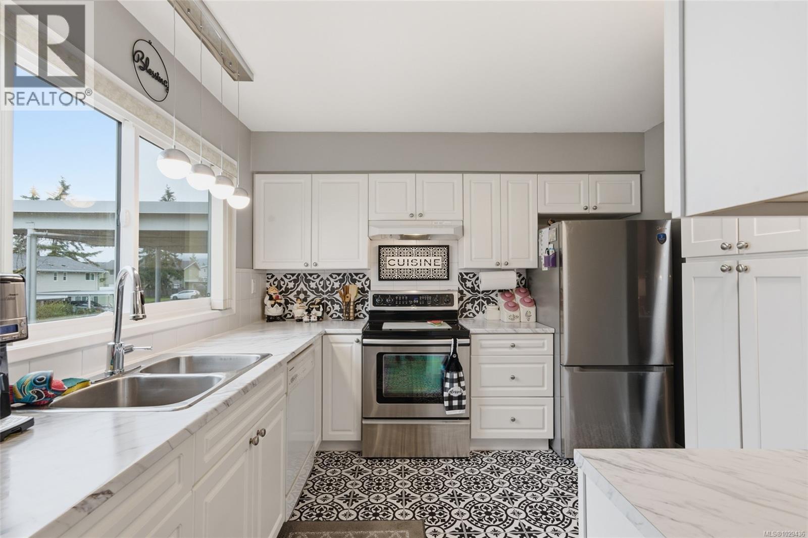 #5 4110 KENDALL AVE - 8