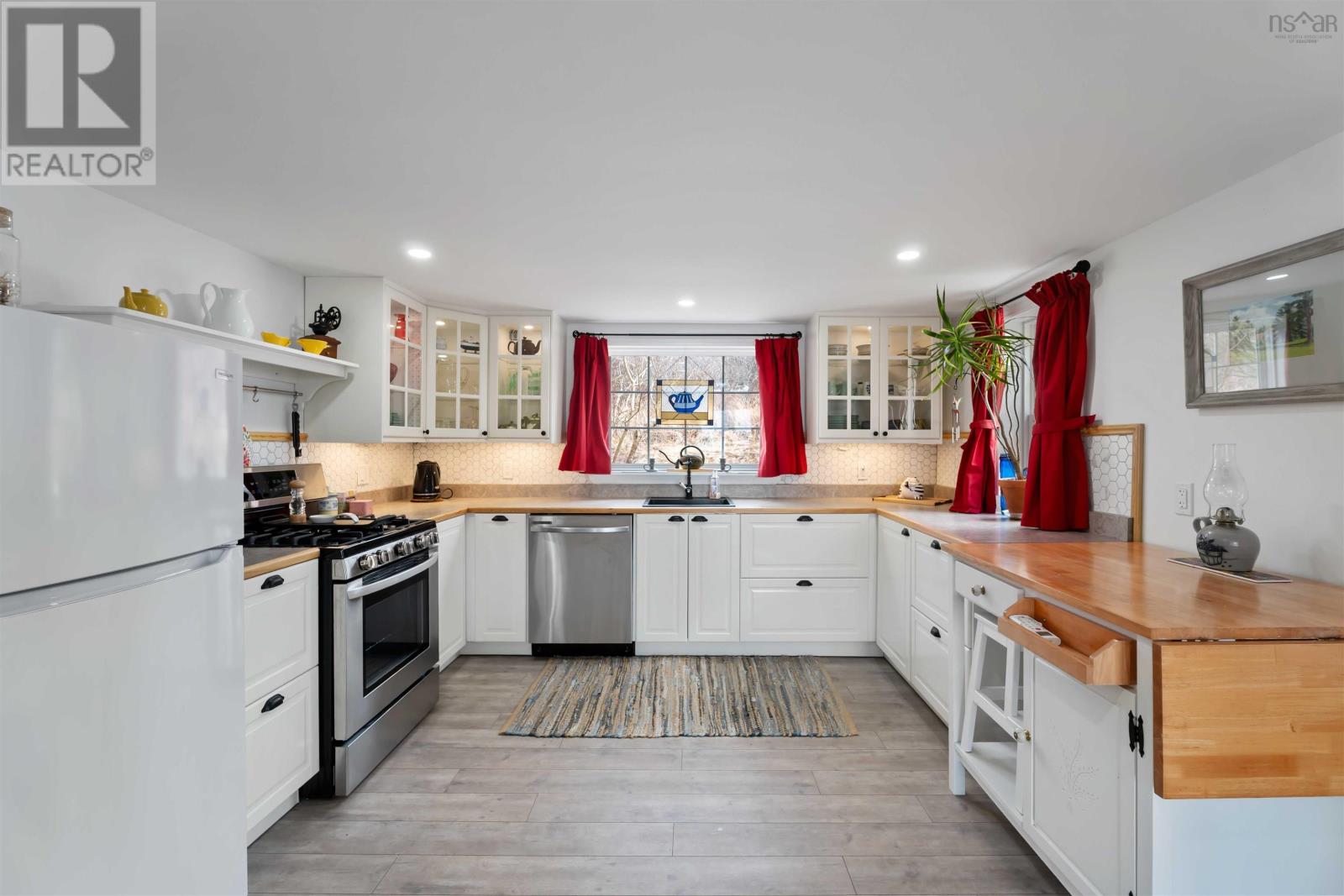 Property 40 of 46 of 92 Lake Darling Road