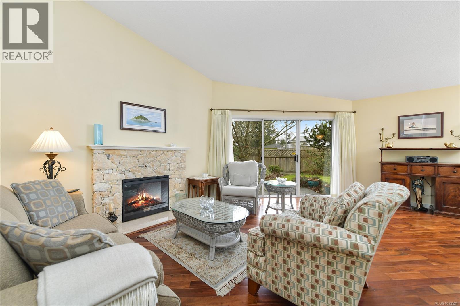 5 5156 Cordova Bay Road, Saanich