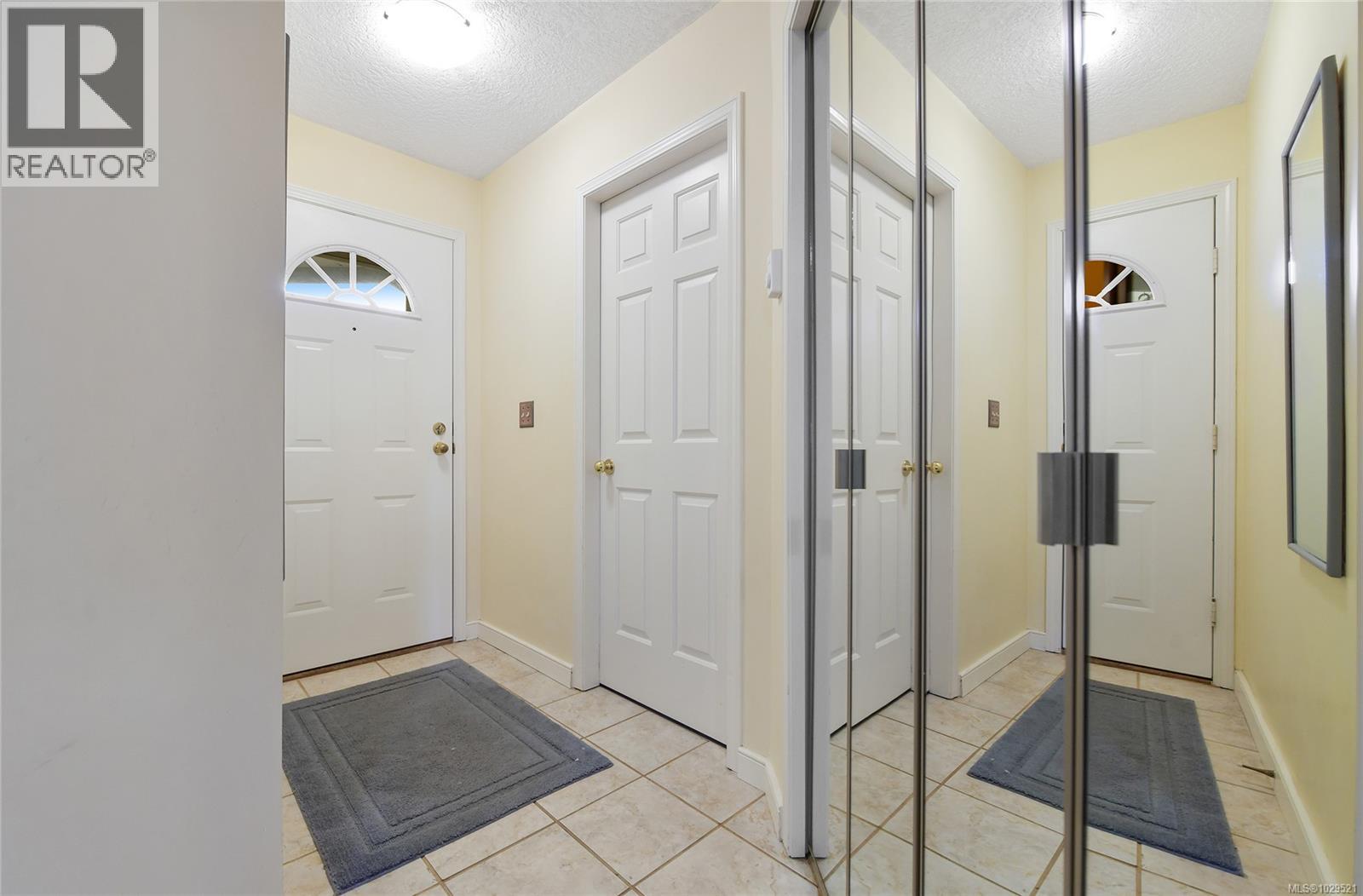 5 5156 Cordova Bay Road, Saanich