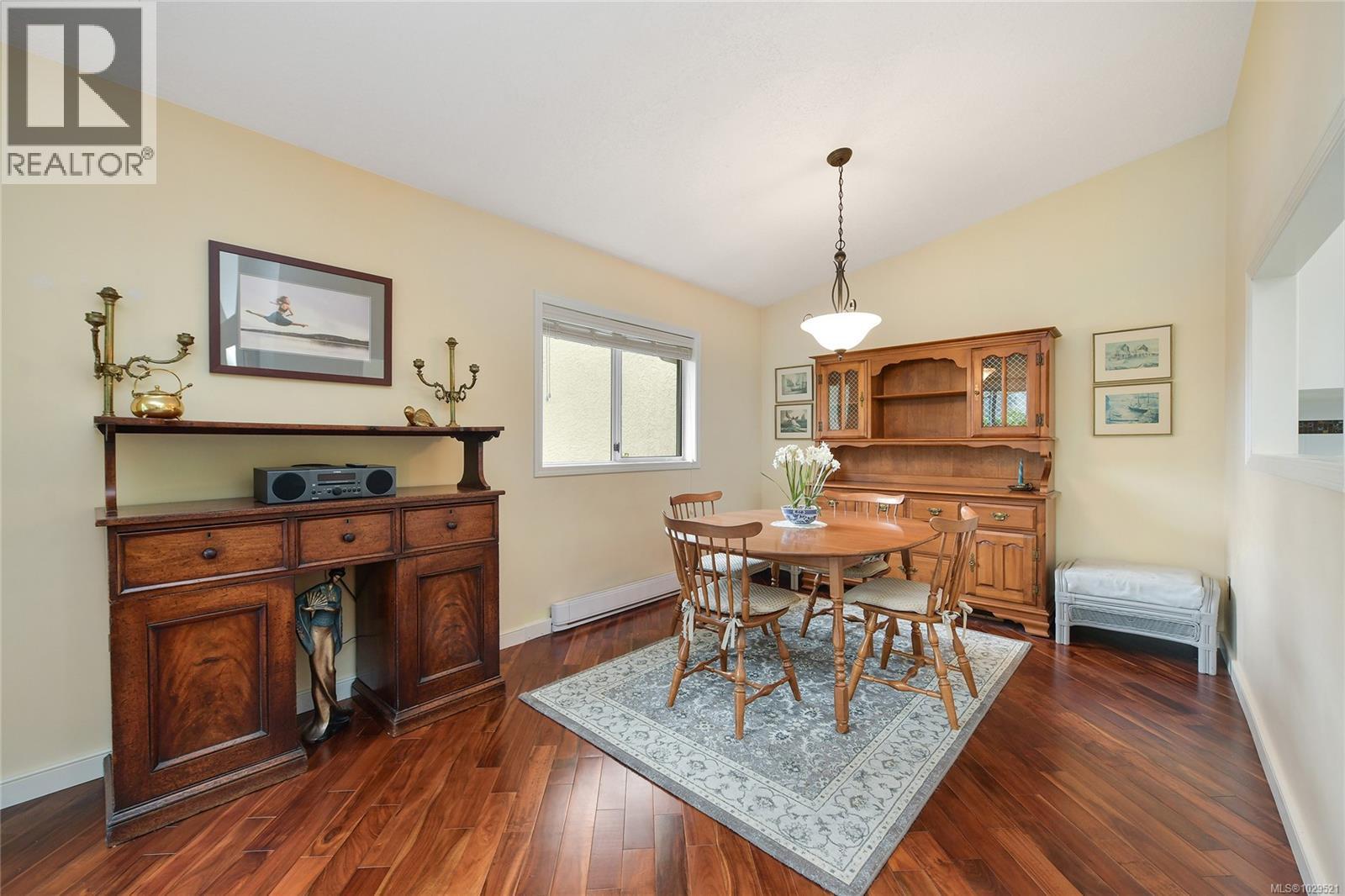 5 5156 Cordova Bay Road, Saanich