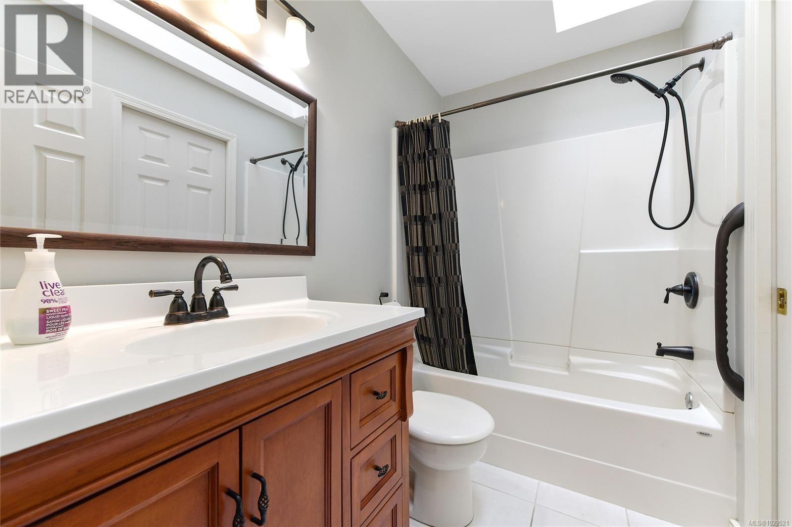 5 5156 Cordova Bay Road, Saanich