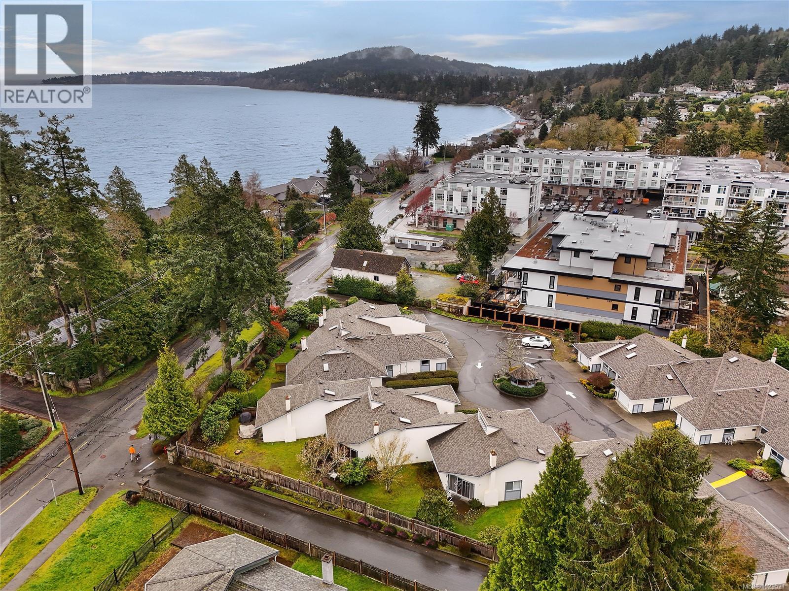 5 5156 Cordova Bay Road, Saanich