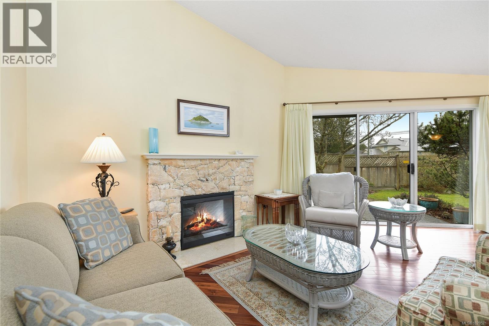 5 5156 Cordova Bay Road, Saanich