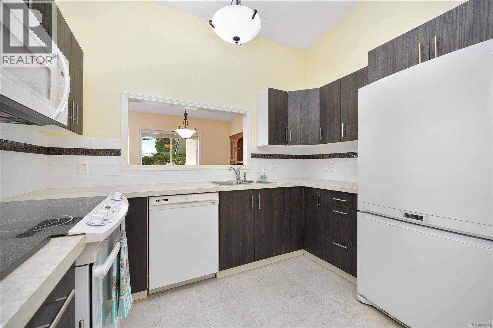 5 5156 Cordova Bay Road, Saanich