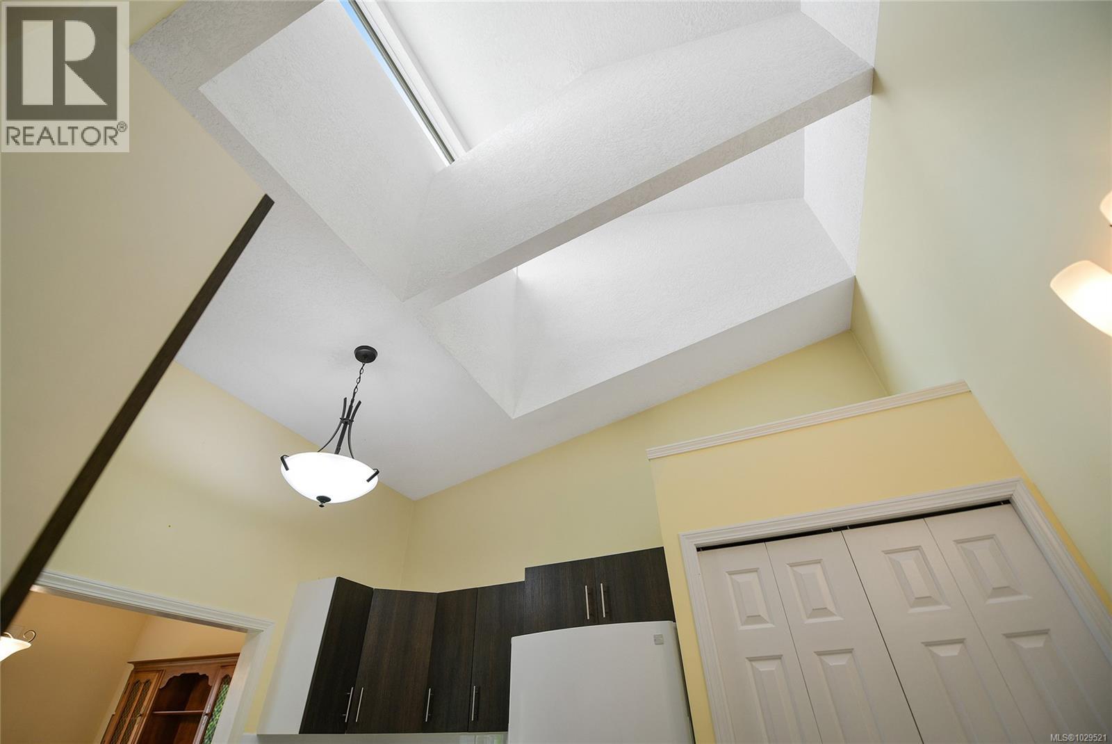 5 5156 Cordova Bay Road, Saanich