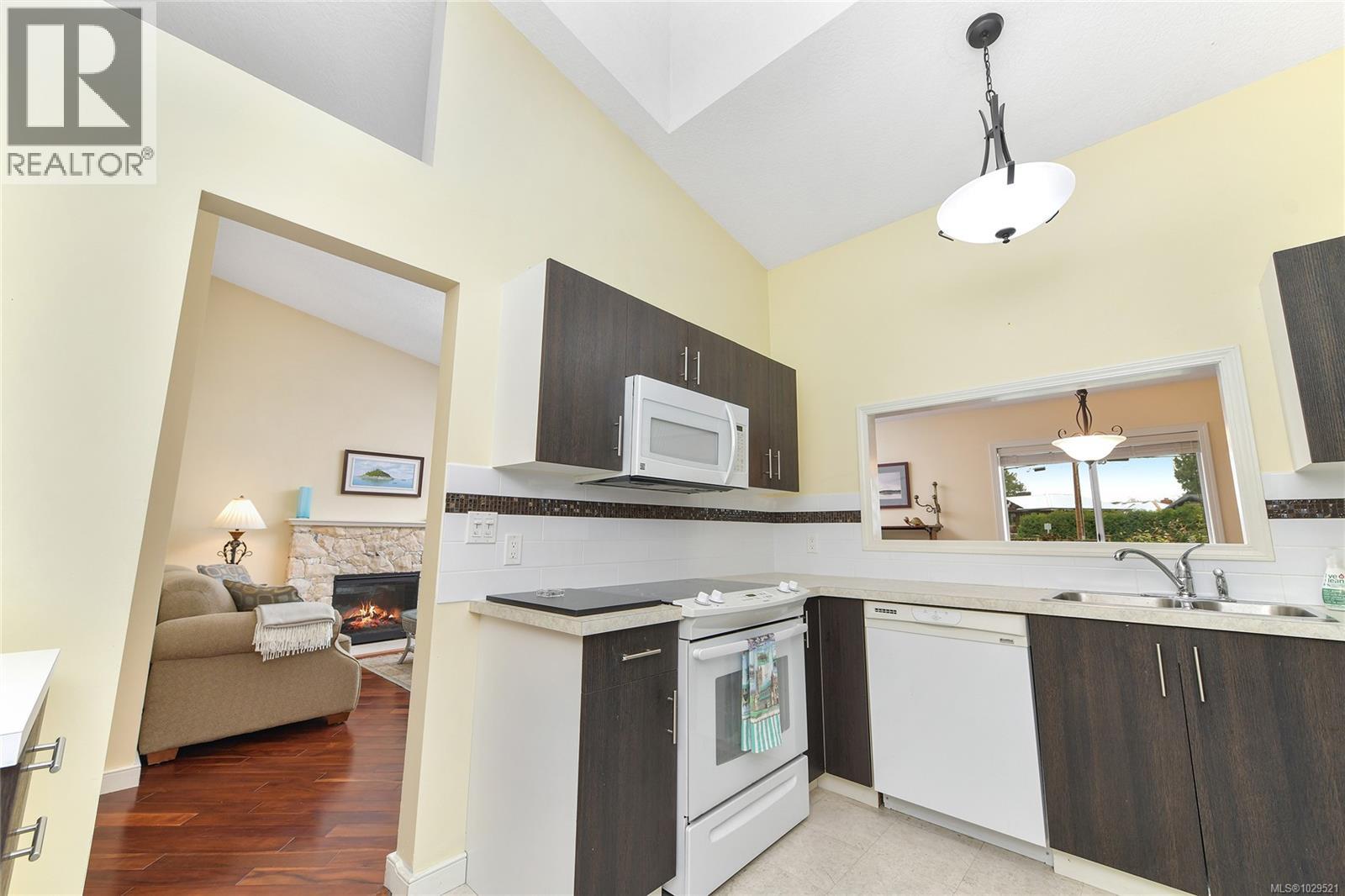 5 5156 Cordova Bay Road, Saanich