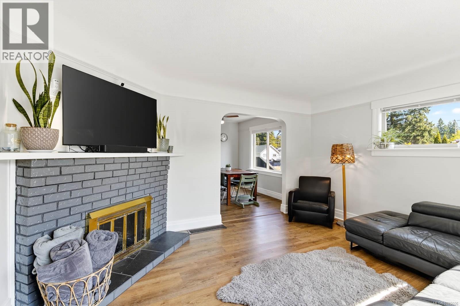 4703 STRATHERN ST - 9