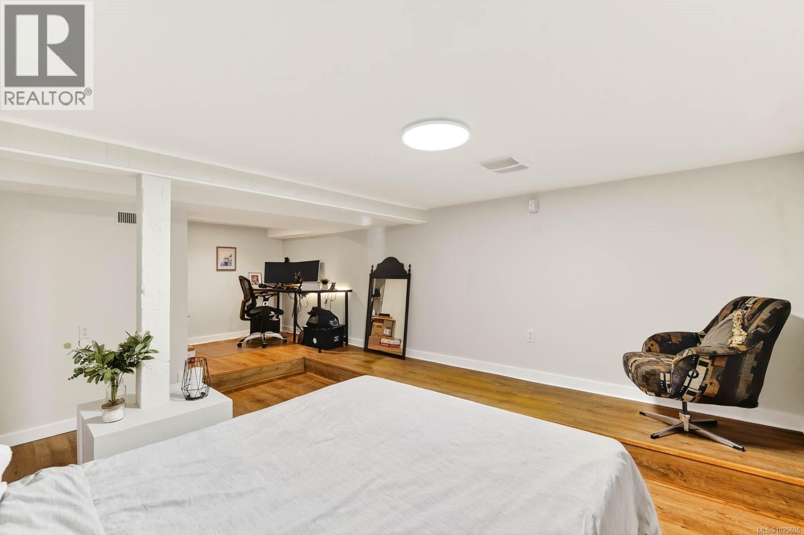 4703 STRATHERN ST - 34