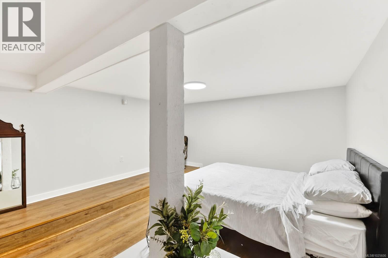 4703 STRATHERN ST - 31