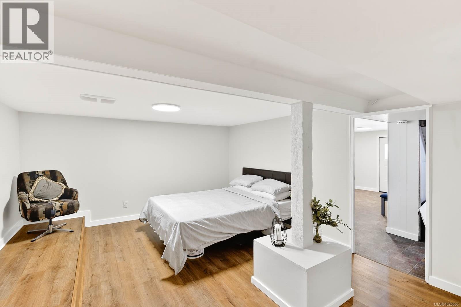 4703 STRATHERN ST - 32