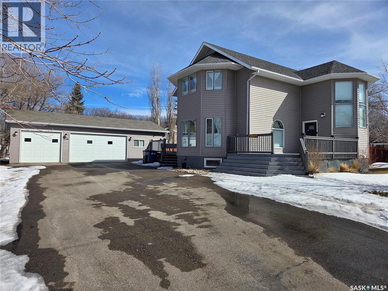 218 2nd STREET E