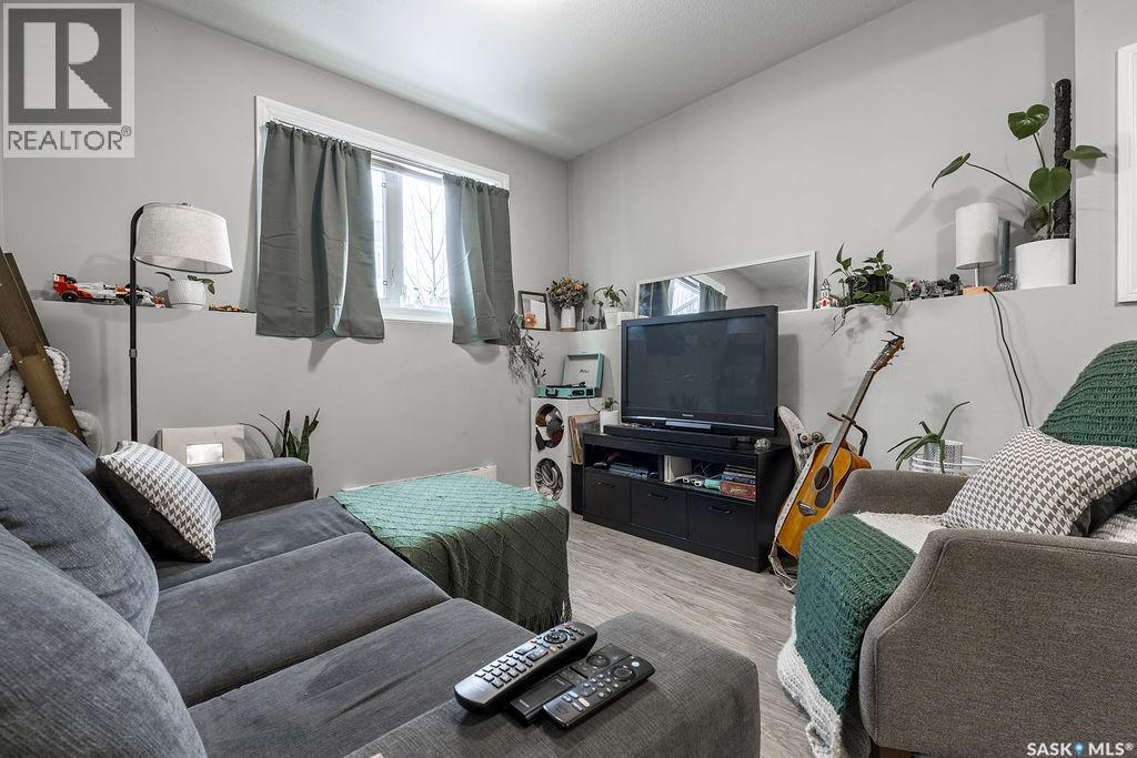 Single Family House Bi-level for Sale in  Kloppenburg TERRACE Saskatoon 