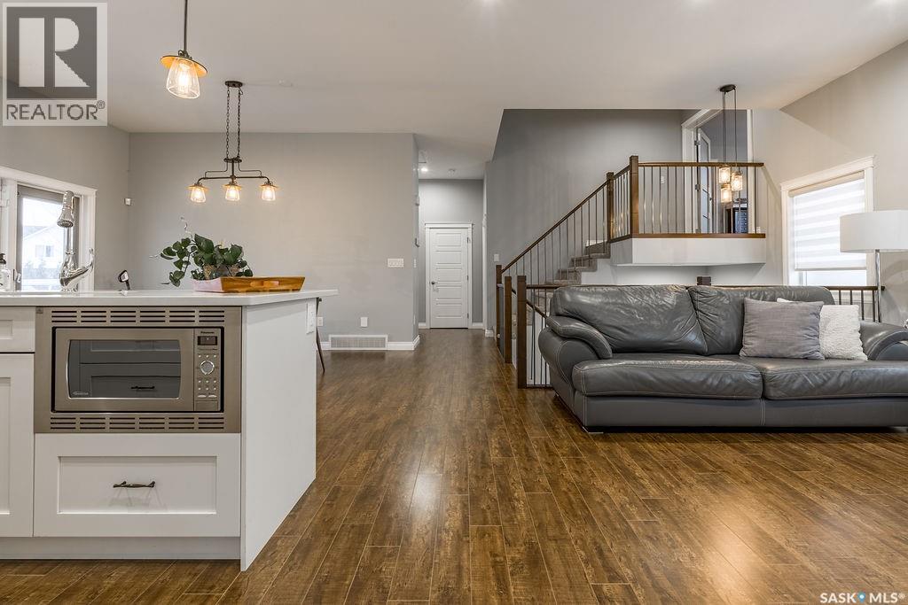 Single Family House Bi-level for Sale in  Kloppenburg TERRACE Saskatoon 