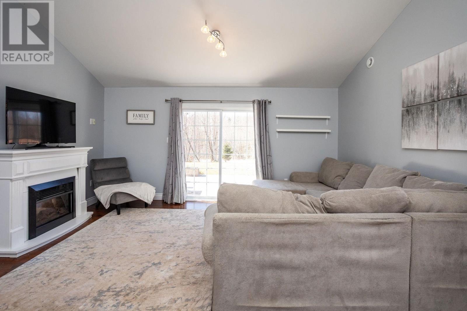 36 CAMDEN COURT - 12