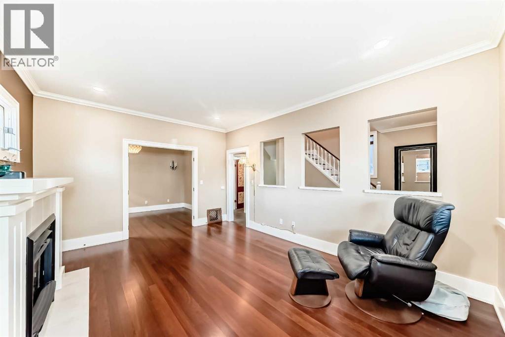 Single Family House for Sale in   Street NW Hillhurst Calgary 