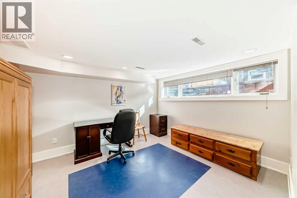 Single Family House for Sale in   Street NW Hillhurst Calgary 