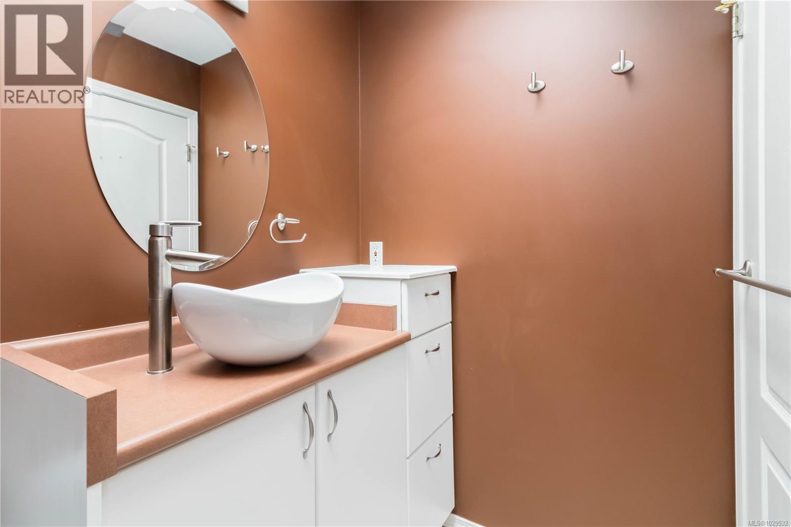 #7 1060 Sutlej St - 16